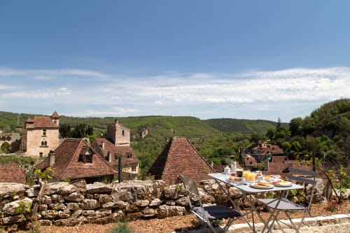Vue sur les montagnes de Saint-Cirq-Lapopie, Maison d'hôtes Maison Lapopie. 