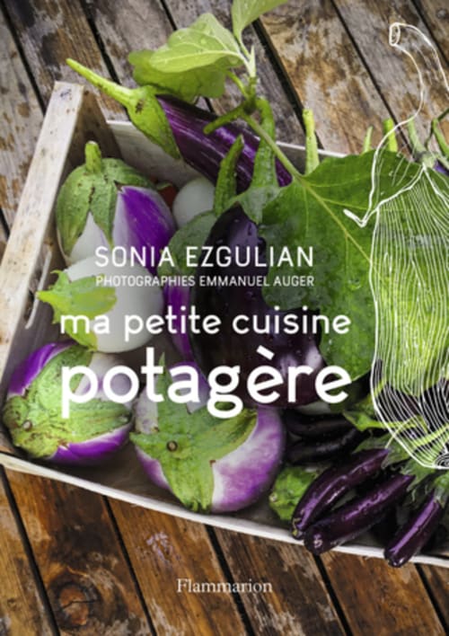Couverture de livre de cuisine française « Ma Petite Cuisine Potagère » avec aubergines fraîches et herbes sur surface en bois