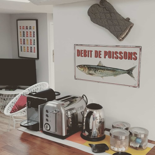 At the gates of Saintes in Charente-Maritime, La Loge du Grand Cèdre offers a luxury cottage **** with a fully equipped and bright kitchen.