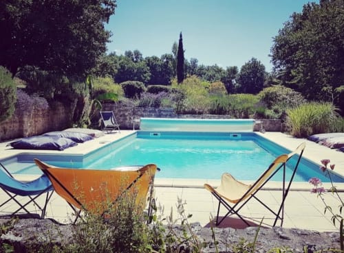 At the gates of Saintes in Charente-Maritime, enjoy the heated pool and treated with salt of the Grand Cedar Lodge. On site, a luxury cottage **** and a charming guest room.