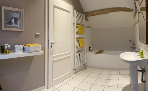 Salle de bain, domaine des Grattières, Hermonville, Marne. 