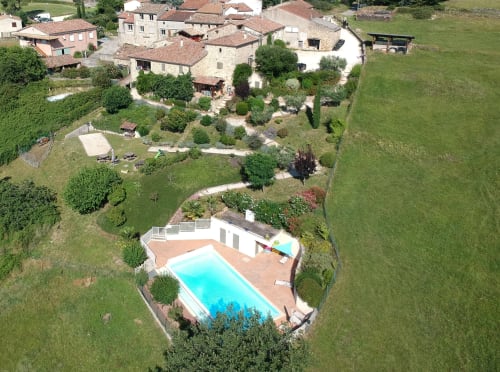 Vue du ciel - Gîtes Le Mas Clémentine - St Julien du Serre