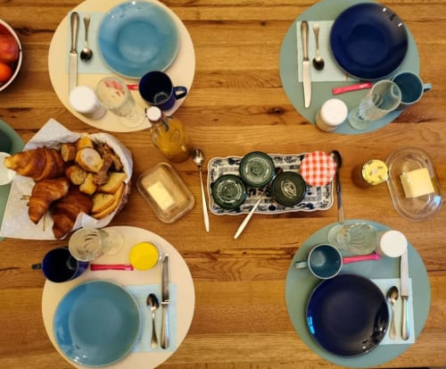 Petit-déjeuner complet, chambre d'hôtes en Auvergne Rhône Alpes. 
