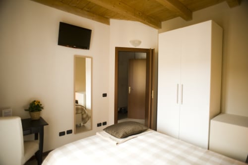 Camera 40 | camera singola con bagno privato a Gorgonzola (MI). Appartamento con cucina, tavolo da pranzo e ogni servizio per farti sentire a casa.