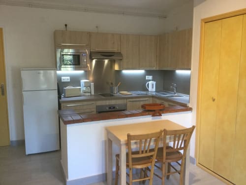Cuisine ouverte - Location de vacances à Saint-Aygulf - Appartements - Villa Macoran - Côte d'Azur - Fréjus - Saint-raphaël