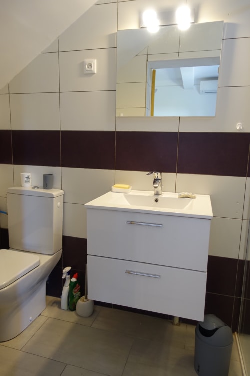 Salle de bain privative - Location de vacances à Saint-Aygulf - Appartements - Villa Macoran - Côte d'Azur - Fréjus - Saint-raphaël