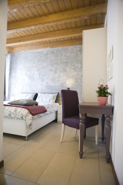 Camera 40 | camera matrimoniale con bagno privato a Gorgonzola (MI). Appartamento con cucina, tavolo da pranzo e ogni servizio per farti sentire a casa.