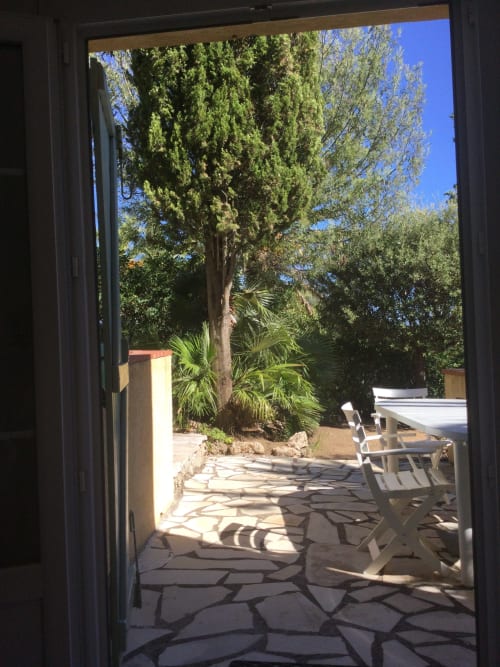 Jardin et terrasse - Studio - Location de vacances à Saint-Aygulf - Appartements - Villa Macoran - Côte d'Azur - Fréjus - Saint-raphaël