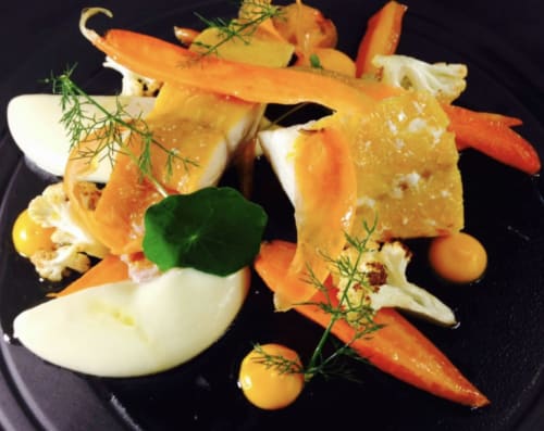 Gerechtigd wortelgerecht met dille, microgreens en room bij Provence Km28 Gordes, Frans gastronomisch dineren