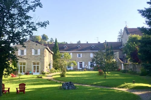 Extérieur, jardin, maison et chambres d'hôtes, Crémieu, Clos Ayanna.