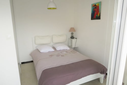 Chambre double - Appartement Sanary-sur-mer - Location de vacances - Vue sur le port - Appartement Beauport - Origan