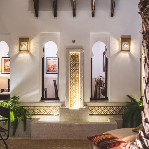 lights - fountain - riad with fountain - moroccan decoration