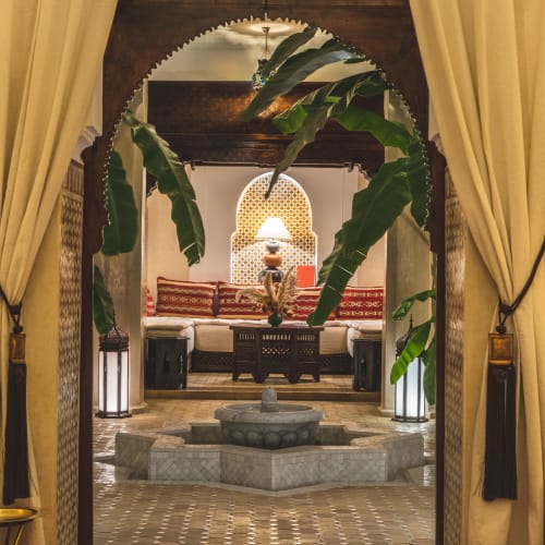 Courtyard with fountain - fountain - Moroccan decoration