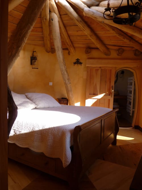 Cabane avec lit double - Les Insolites du Périgord