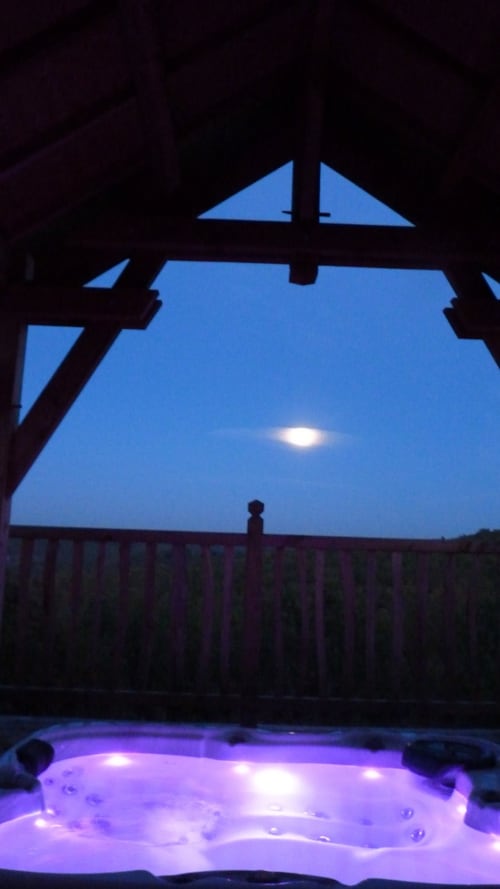 Cabane spa vue nuit | Les Insolites du Périgord