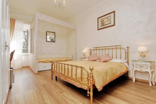 Camera famigliare superior di Just Chilling Suite, per soggiorni in famiglia letto matrimoniale e divano letto in centro a Roma