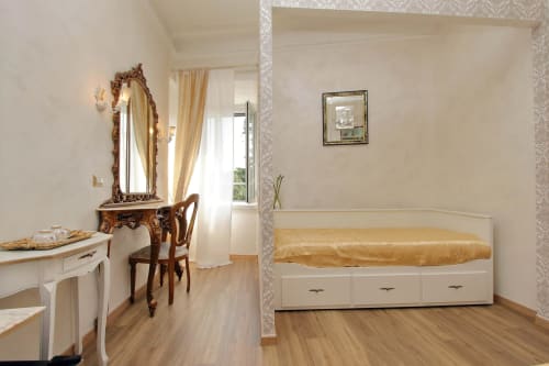 Camera famigliare superior di Just Chilling Suite, per soggiorni in famiglia letto matrimoniale e divano letto in centro a Roma