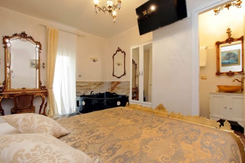 Camera matrimoniale deluxe di Just Chilling Suite, per soggiorni in famiglia o coppia, camera matrimoniale con vasca idromassaggio in centro a Roma