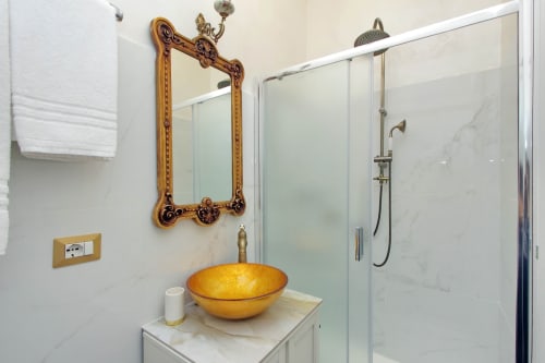Camera matrimoniale deluxe di Just Chilling Suite, per soggiorni in famiglia o coppia, camera matrimoniale con bagno privato in centro a Roma