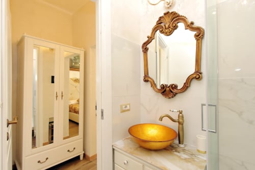 Camera matrimoniale superior con vista di Just Chilling Suite, per soggiorni in coppia con bagno privato, in centro a Roma