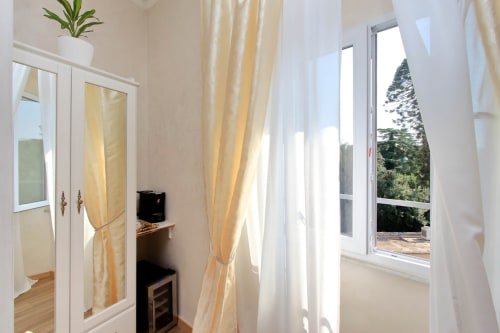 Camera matrimoniale superior con vista di Just Chilling Suite, per soggiorni in coppia con bagno privato, in centro a Roma