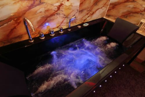 Suite con vasca idromassaggio di Just Chilling Suite, per soggiorni in coppia con bagno privato, in centro a Roma