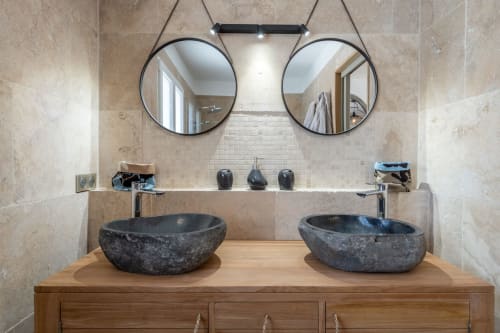 Salle de bain, travertin, pierre naturelle et teck