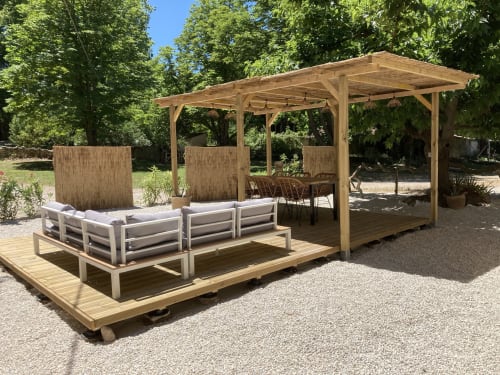 Terrasse extérieure avec salon de Jardin Gîte Alfredo Mas 9 Romanin