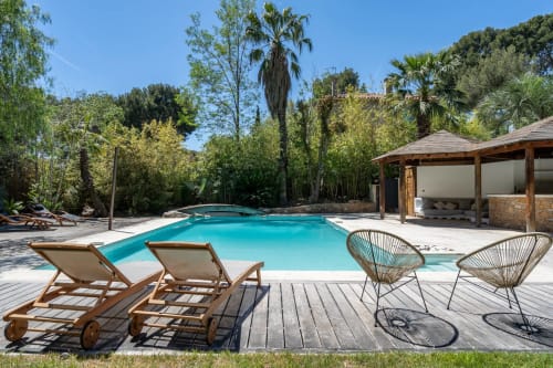 Piscine de la Bastide et terrasse en teck
