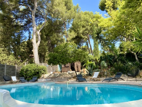 Piscine, terrasse et jardin méditerranéen