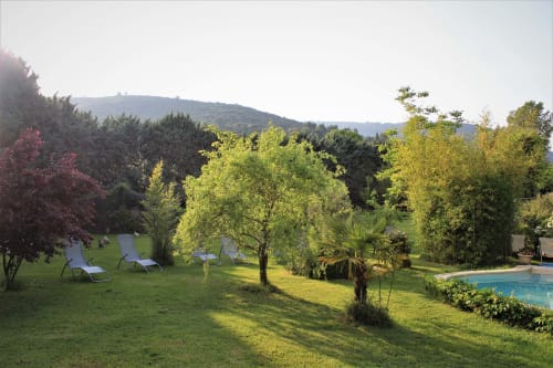 Jardin et piscine - proche Aix en Provence | Gîtes le Pimayon