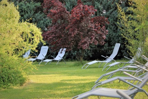 Piscine avec transat - Manosque | Gîtes le Pimayon