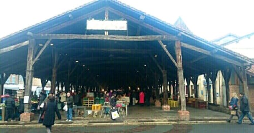 jour du marché village dans le beaujolais