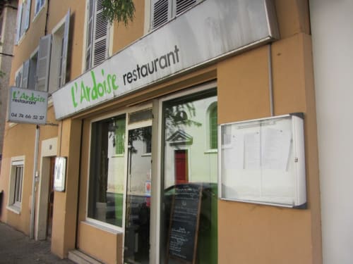 Aller au restaurant pendant vacances dans le Beaujolais