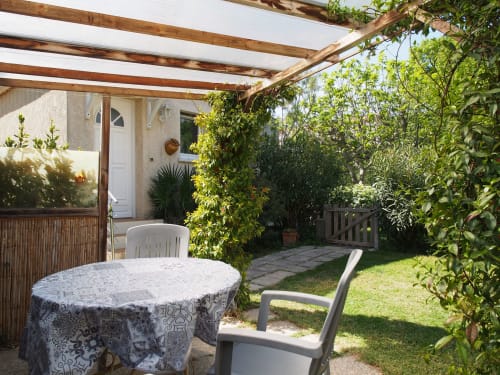 Extérieur, Villa Bell’Mar, table de jardin.