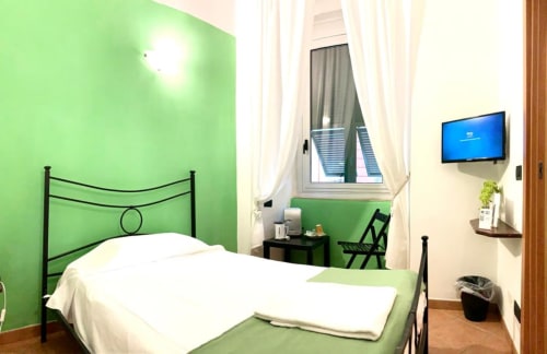 Camera matrimoniale | Virginia Rooms Genova - camere con bagno privato e parcheggio privato in centro a Genova