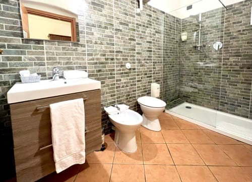 Camera matrimoniale | Virginia Rooms Genova - camere con bagno privato e parcheggio privato in centro a Genova