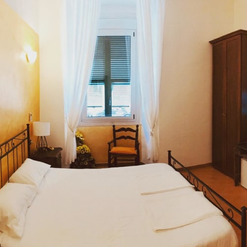 Camera matrimoniale | Virginia Rooms Genova - camere con bagno privato e parcheggio privato in centro a Genova