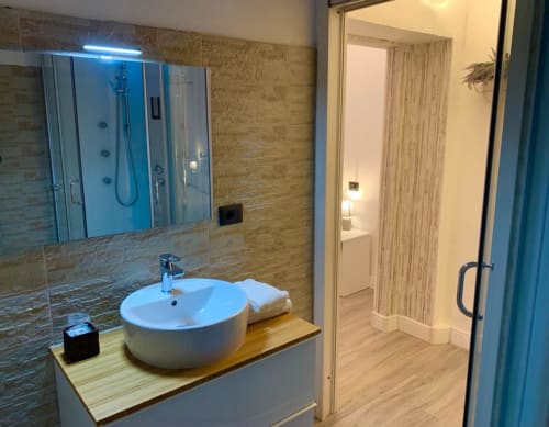 Camera matrimoniale | Virginia Rooms Genova - camere con bagno privato e parcheggio privato in centro a Genova