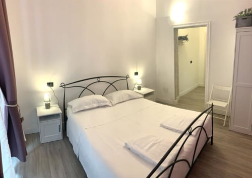 Camera matrimoniale | Virginia Rooms Genova - camere con bagno privato e parcheggio privato in centro a Genova
