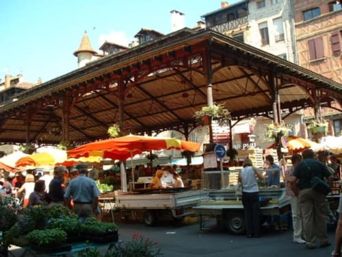 place des halles Figeac - place du marché Figeac - Bed and Breakfast Conquans Figeac - The lot
