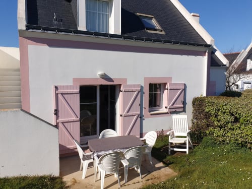 Appartement aux volets roses avec terrasse et jardin à Loc'Maria, Belle Île en Mer
