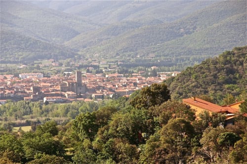 Vue village d'Ille-sur-Têt - Plaine du roussillon - Séjour à la montagne - Gîtes des Orgues de la Sybille - Ille-sur-Têt - Pyrénées Orientales
