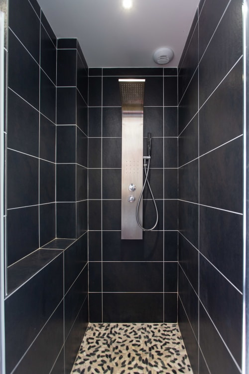 salle de bain avec douche - Maison d'hôte avec piscine Medoc - Dune et Coquelicot - Gaillan en Medoc