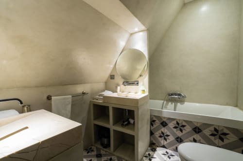 salle de bain avec baignoire - Sarlat Appartements de la Boétie - Dordogne