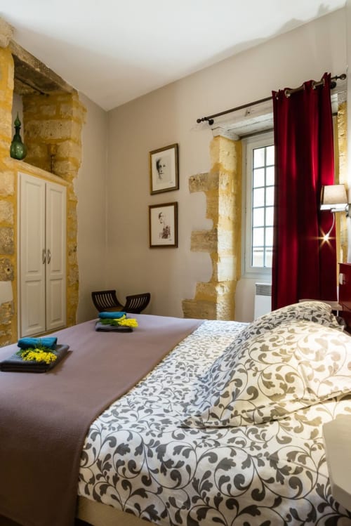 lit double - Sarlat Appartements de la Boétie - Dordogne