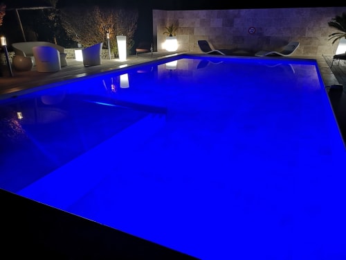 Piscine extérieur de nuit, Mas d'Ange en provence, Luberon.