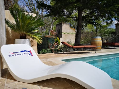 Bain de soleil, piscine extérieure, Mas d'Ange en provence, Luberon.