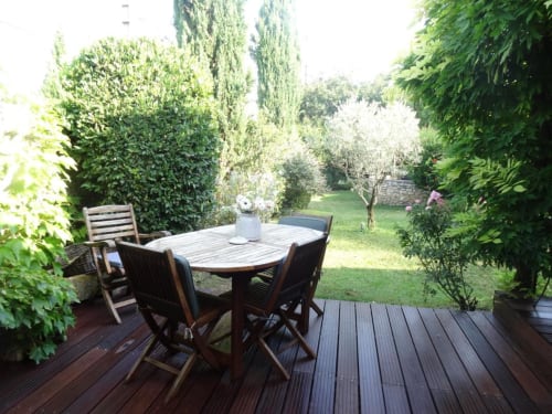 Terrasse extérieure, salon de jardin, table extérieur, Mas d'Ange en provence, Luberon.