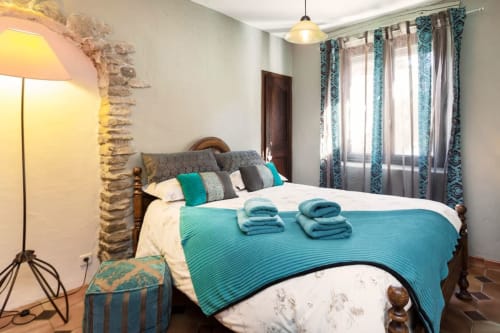 Chambre double, les ocres du Roussillon, Mas d'Ange en provence, Luberon.